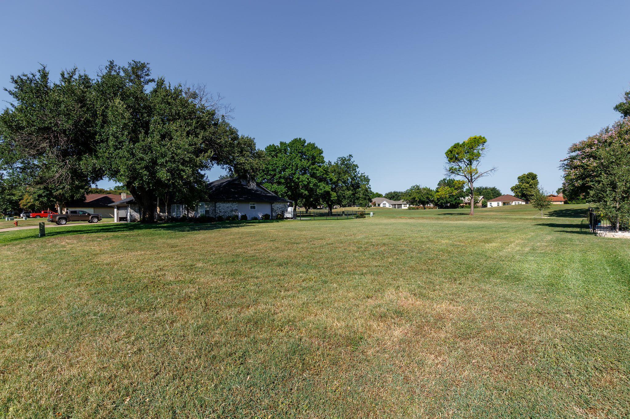 110 Meadowlakes Dr, Meadowlakes