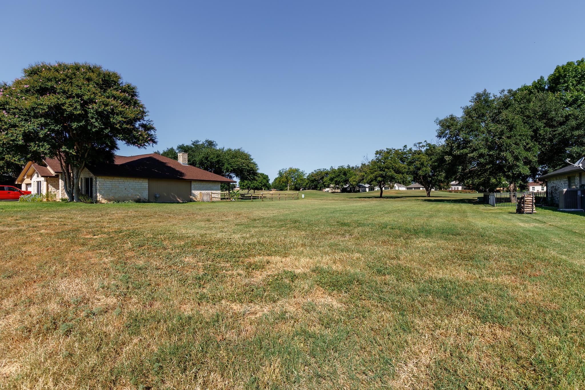 114 Meadowlakes Dr, Meadowlakes