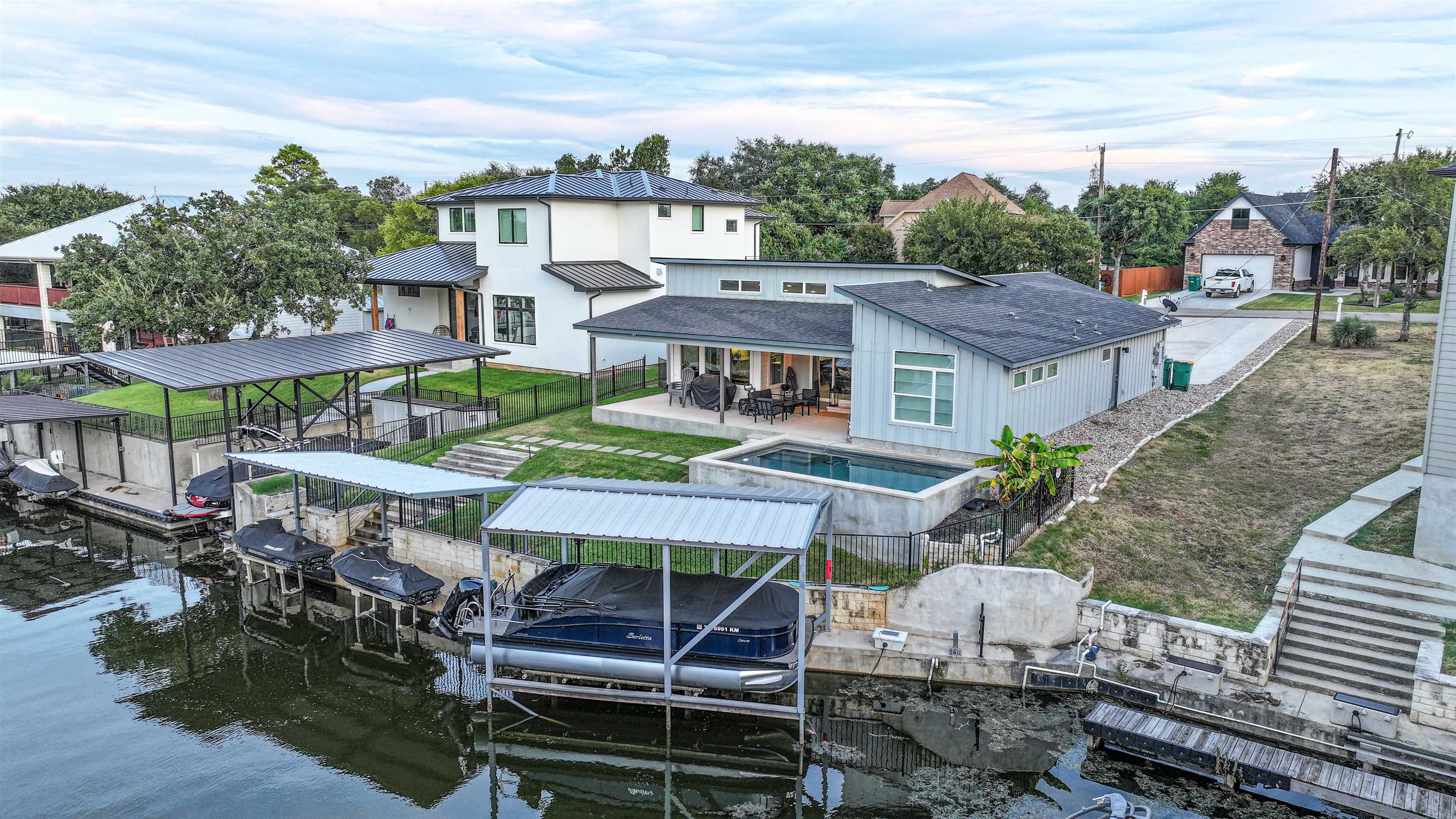 303 Robin Hood, Granite Shoals