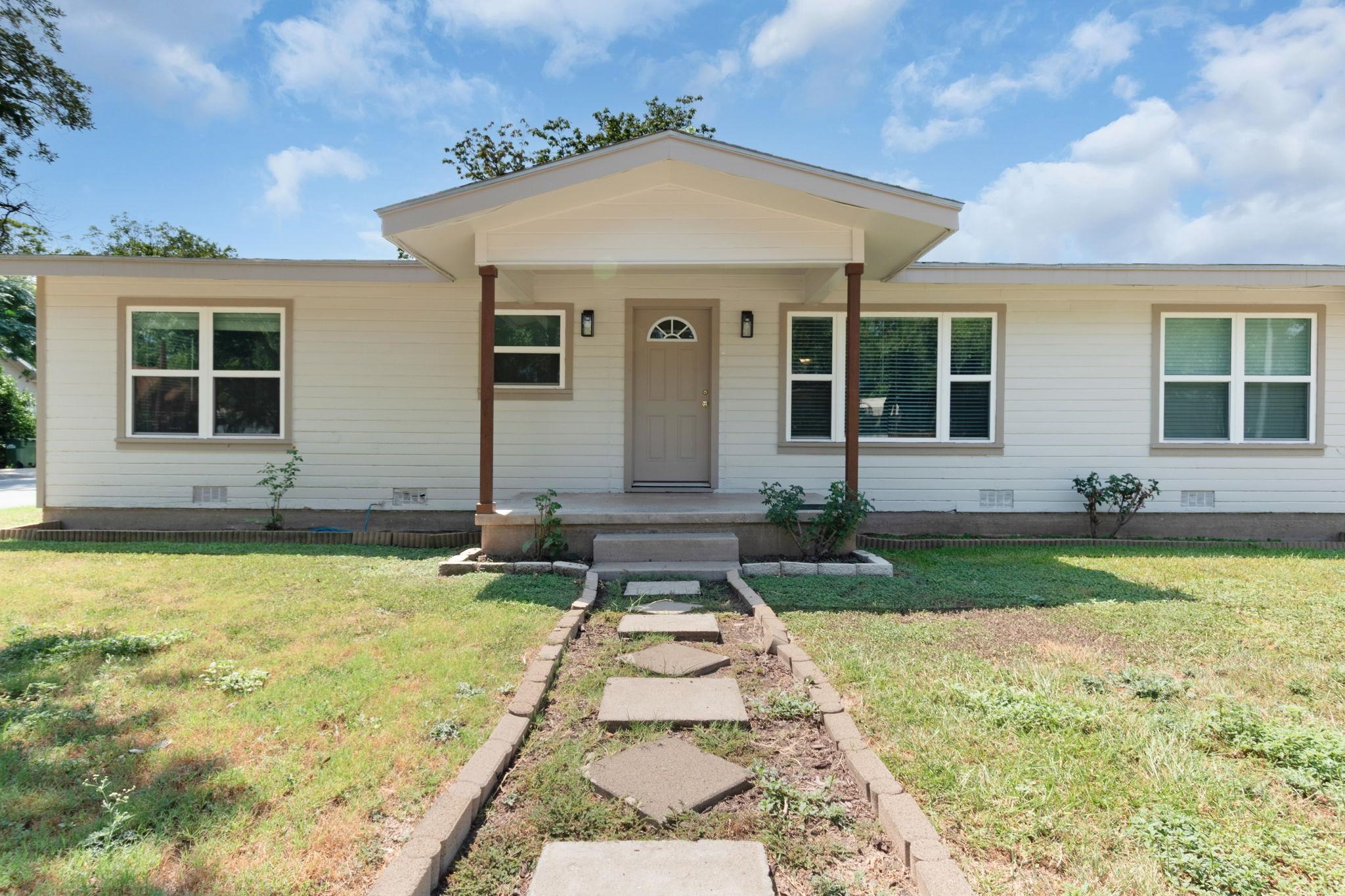 209 Live Oak St, Burnet