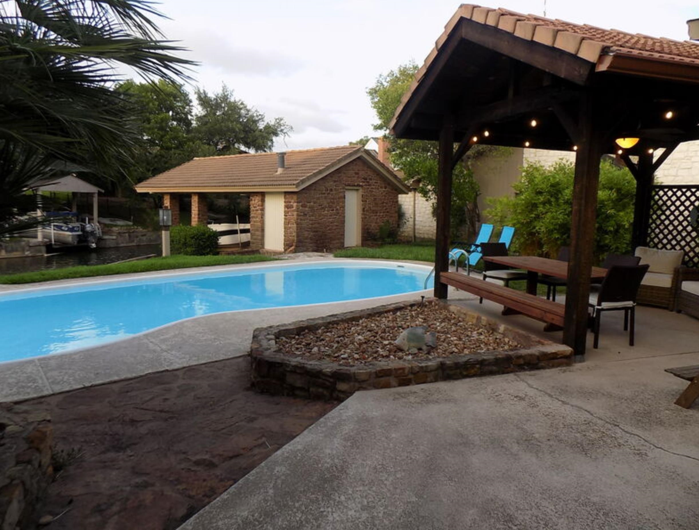 108 Nimrod, Horseshoe Bay