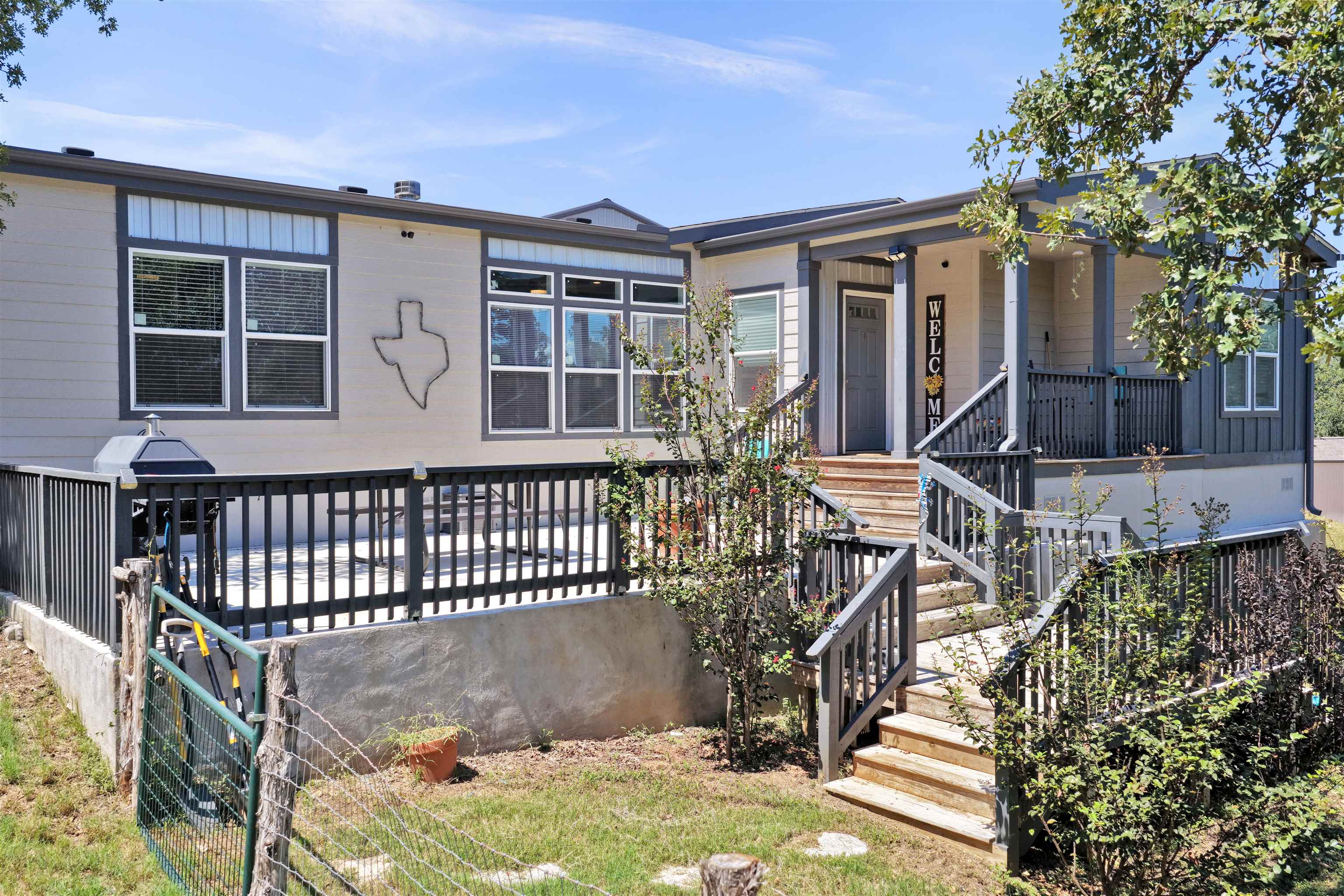 134 Pebble, Kingsland