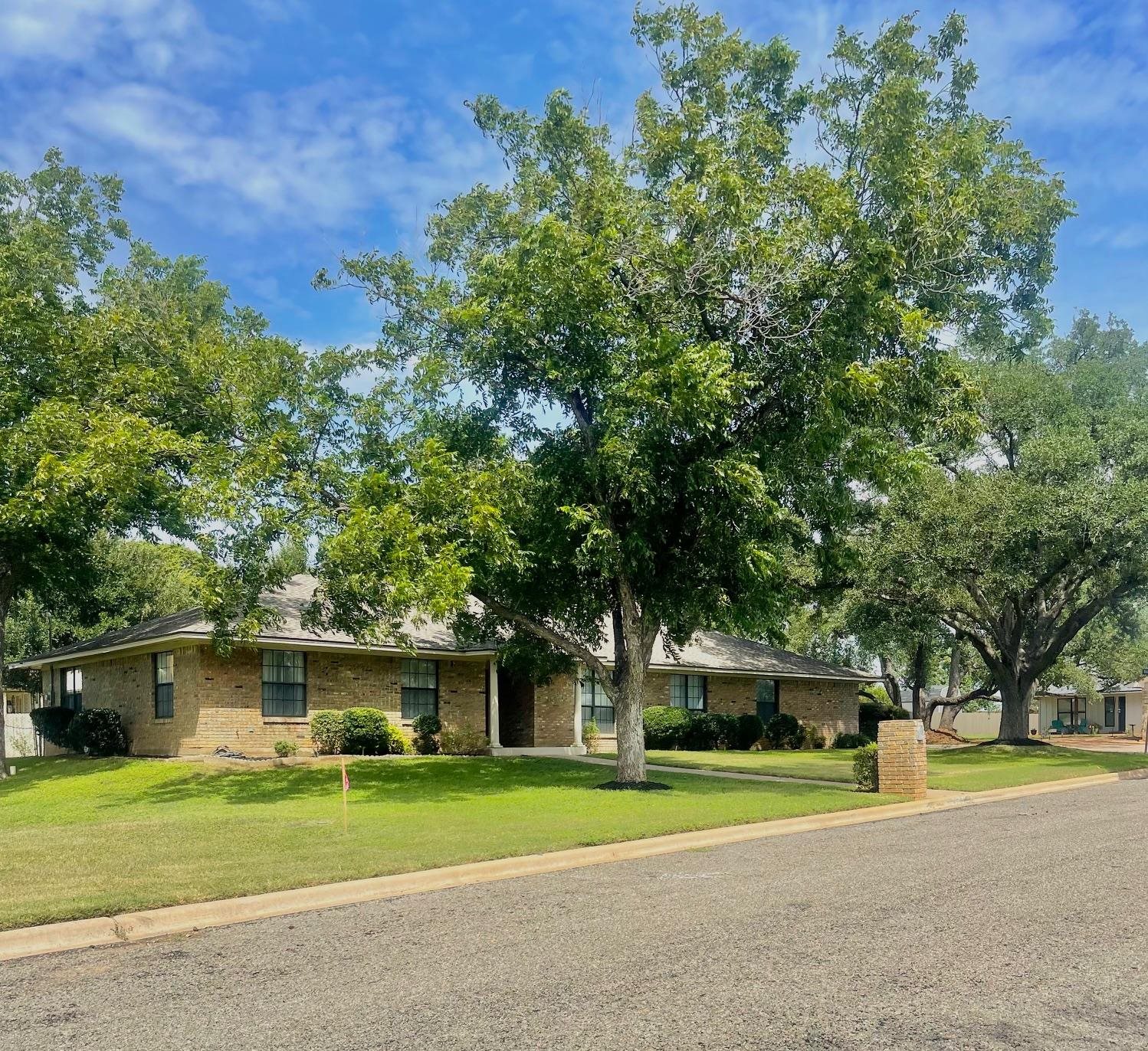 1801 Hickory, Llano