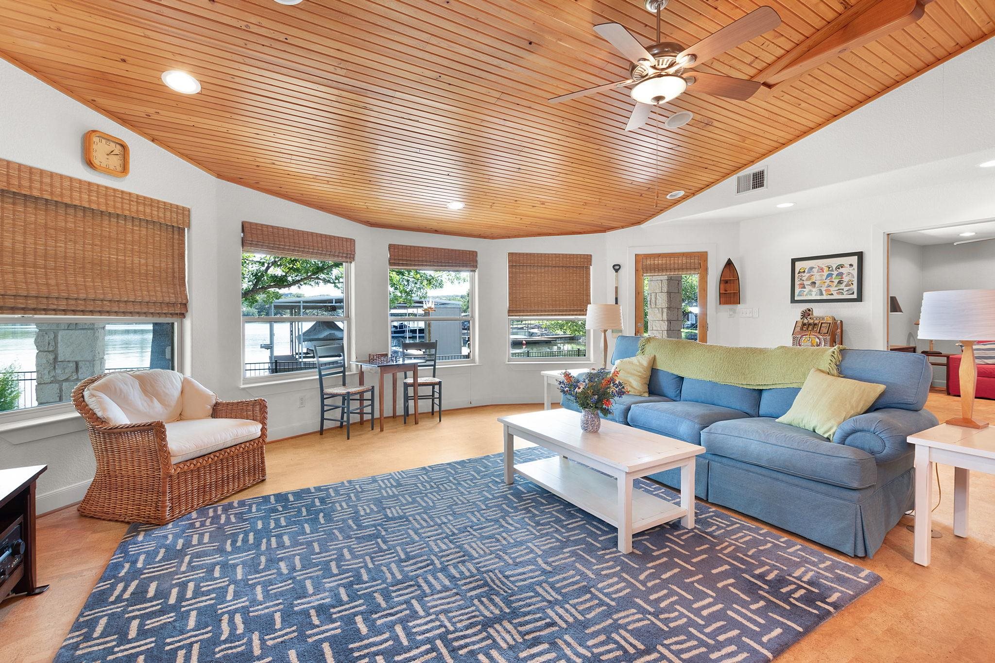 414 Island Lodges, Buchanan Dam