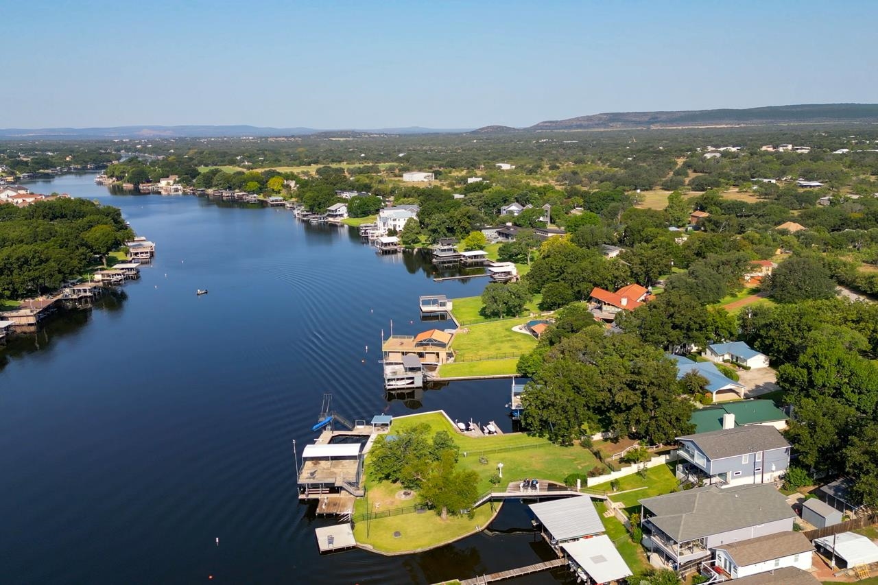 2000 & 1941 Williams Lakeshore, Kingsland