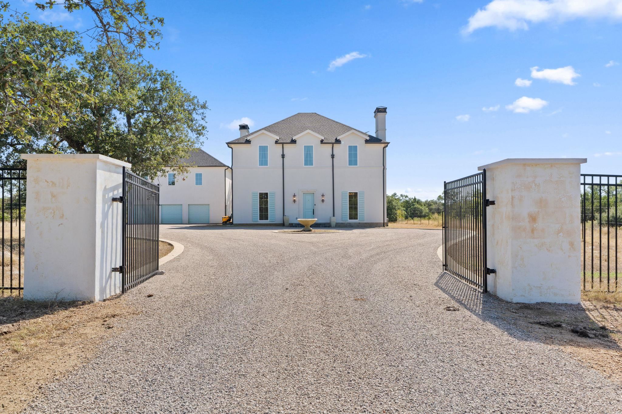 301 Twisted Oak Drive, Horseshoe Bay