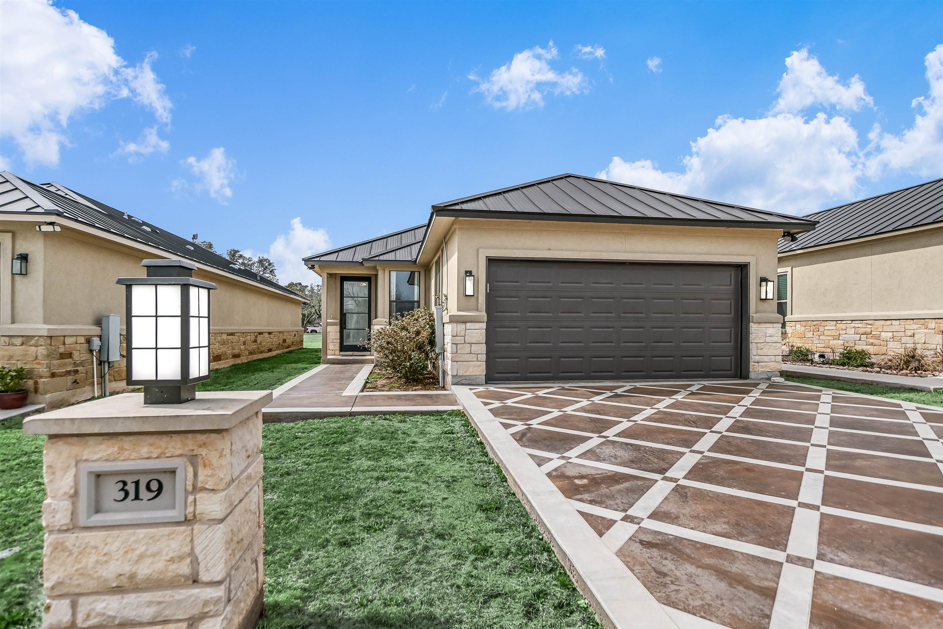 319 Parallel, Horseshoe Bay