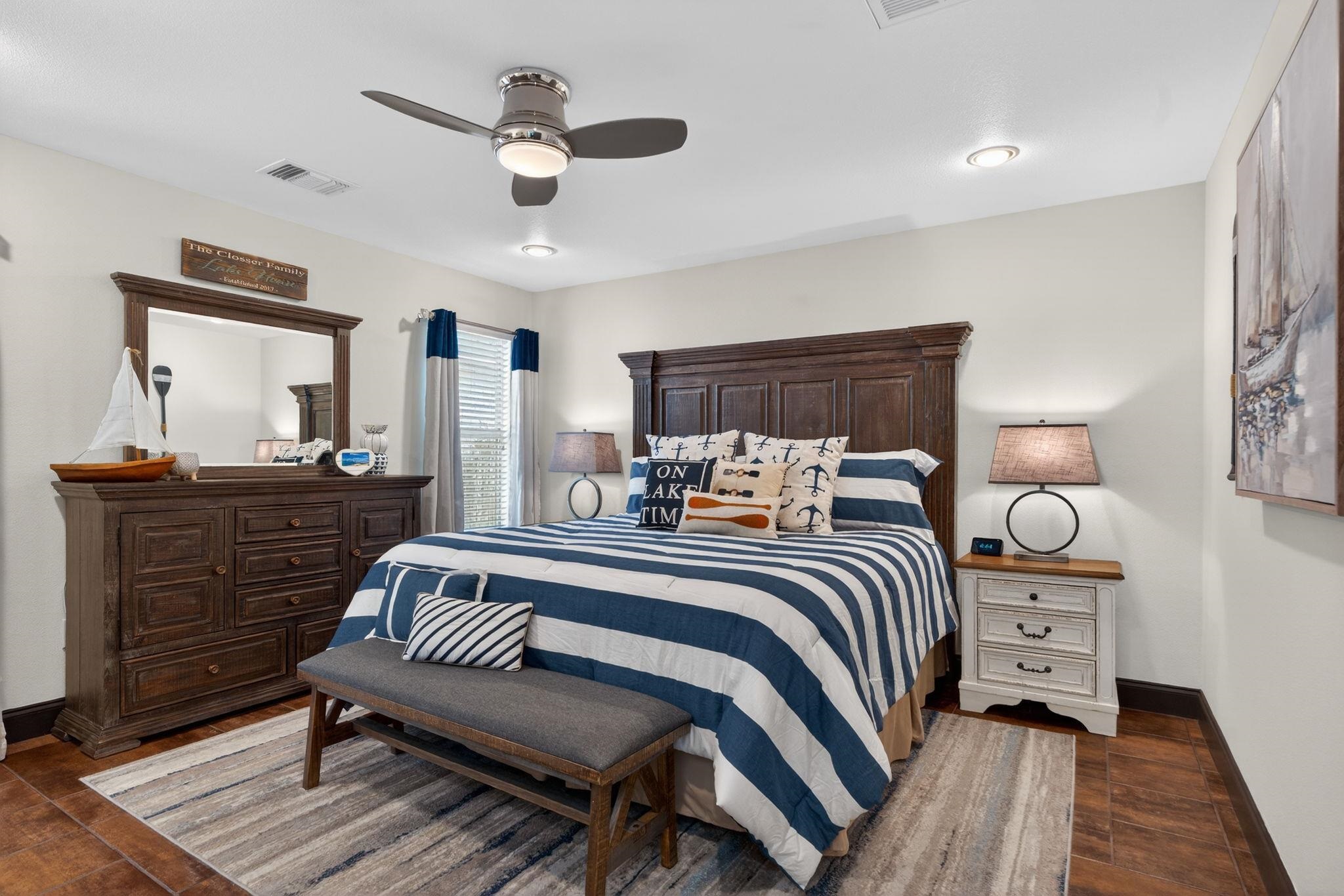2048x1366