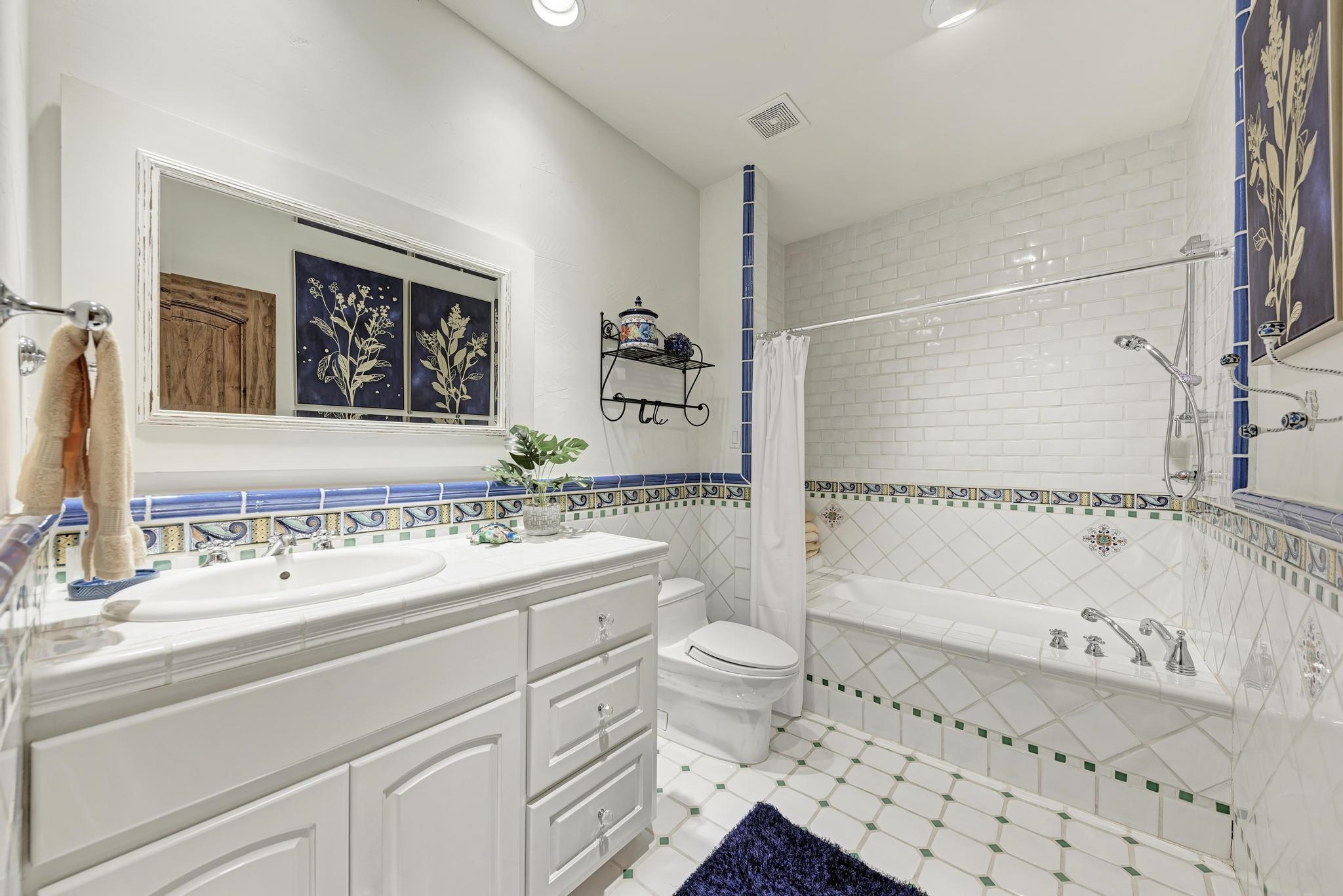 2048x1367