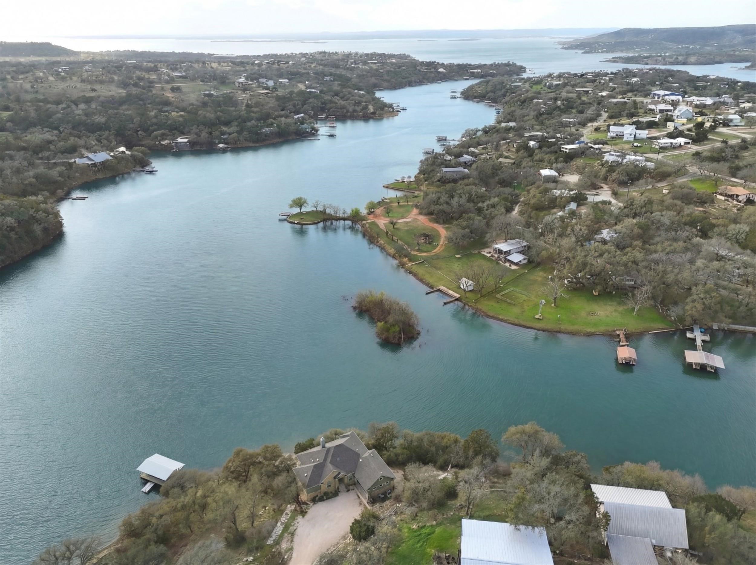 2500x1867