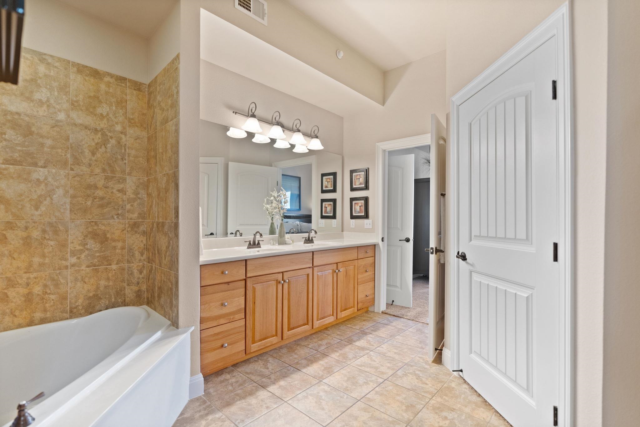 2048x1365