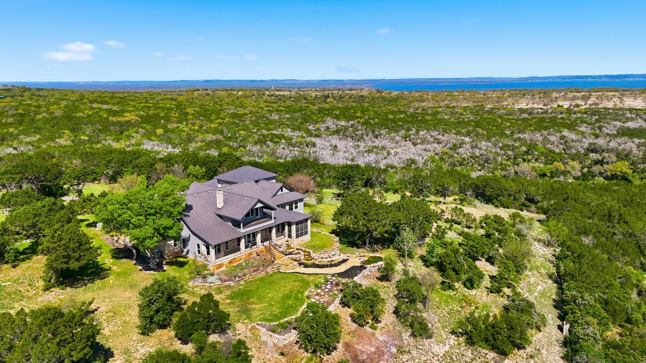2500x1406