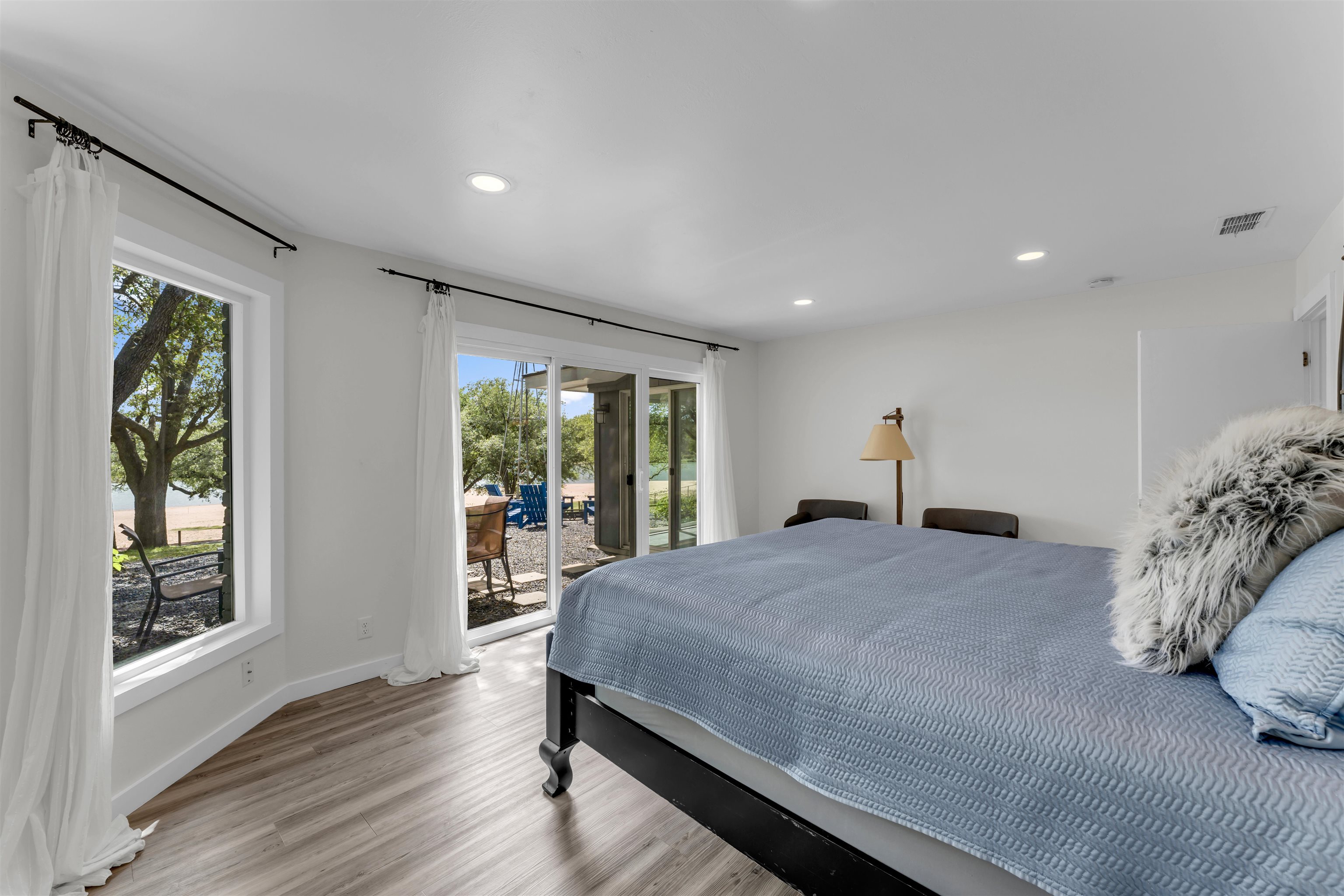 3072x2048