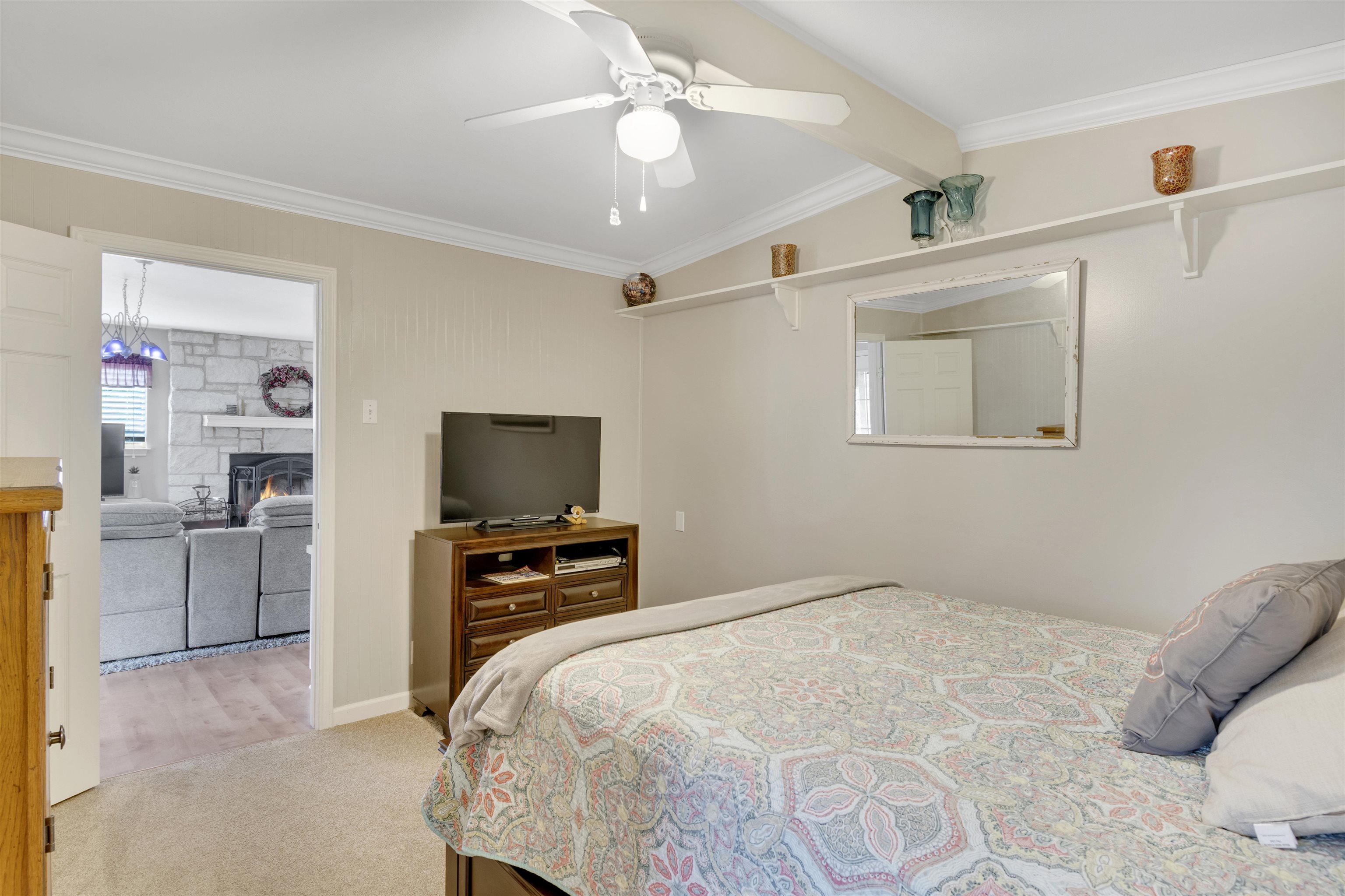 3072x2047