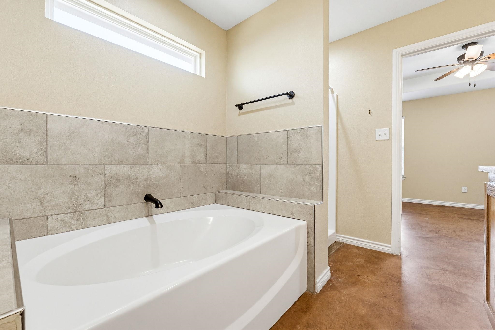 2048x1365