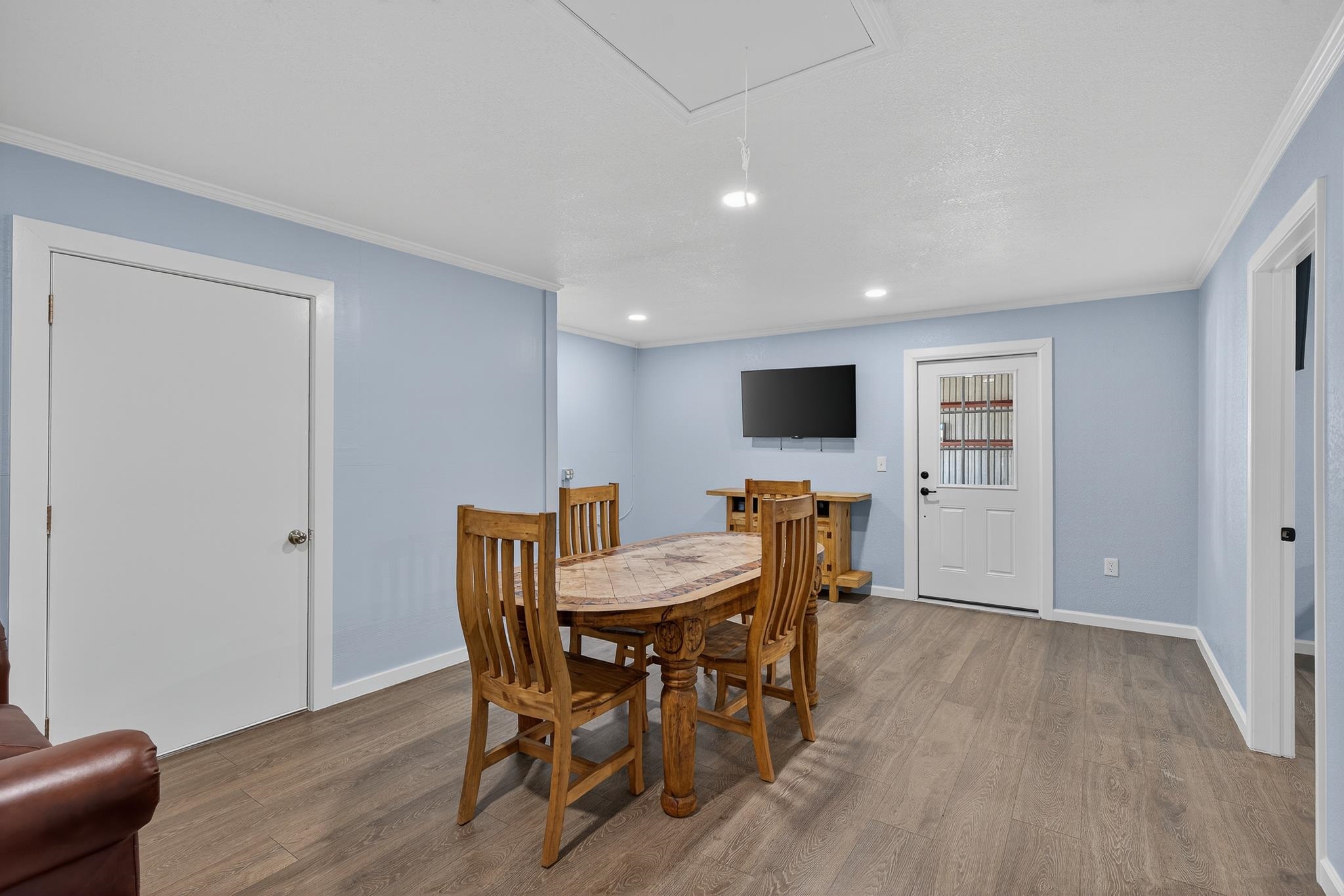 2048x1366
