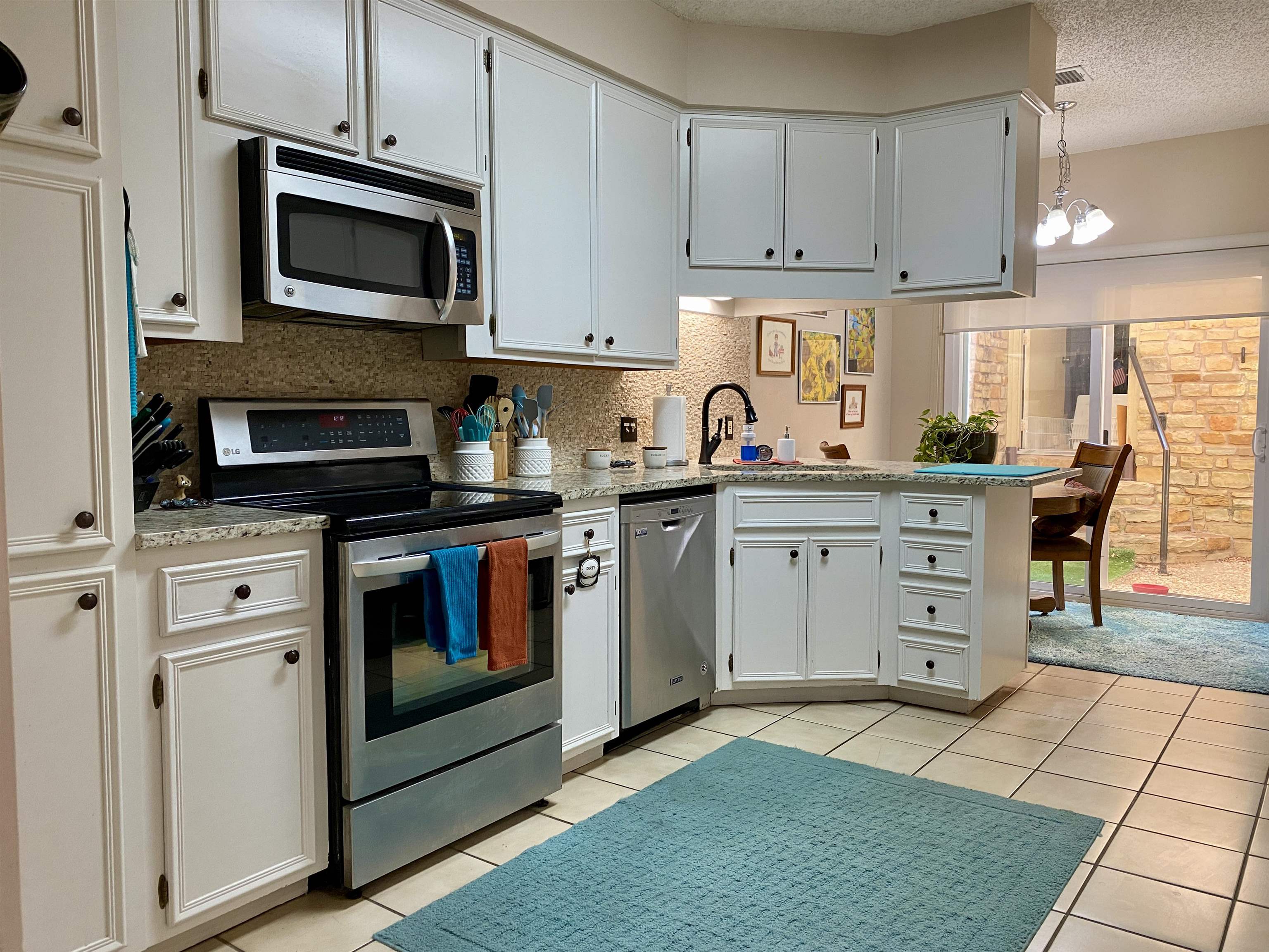 3072x2304