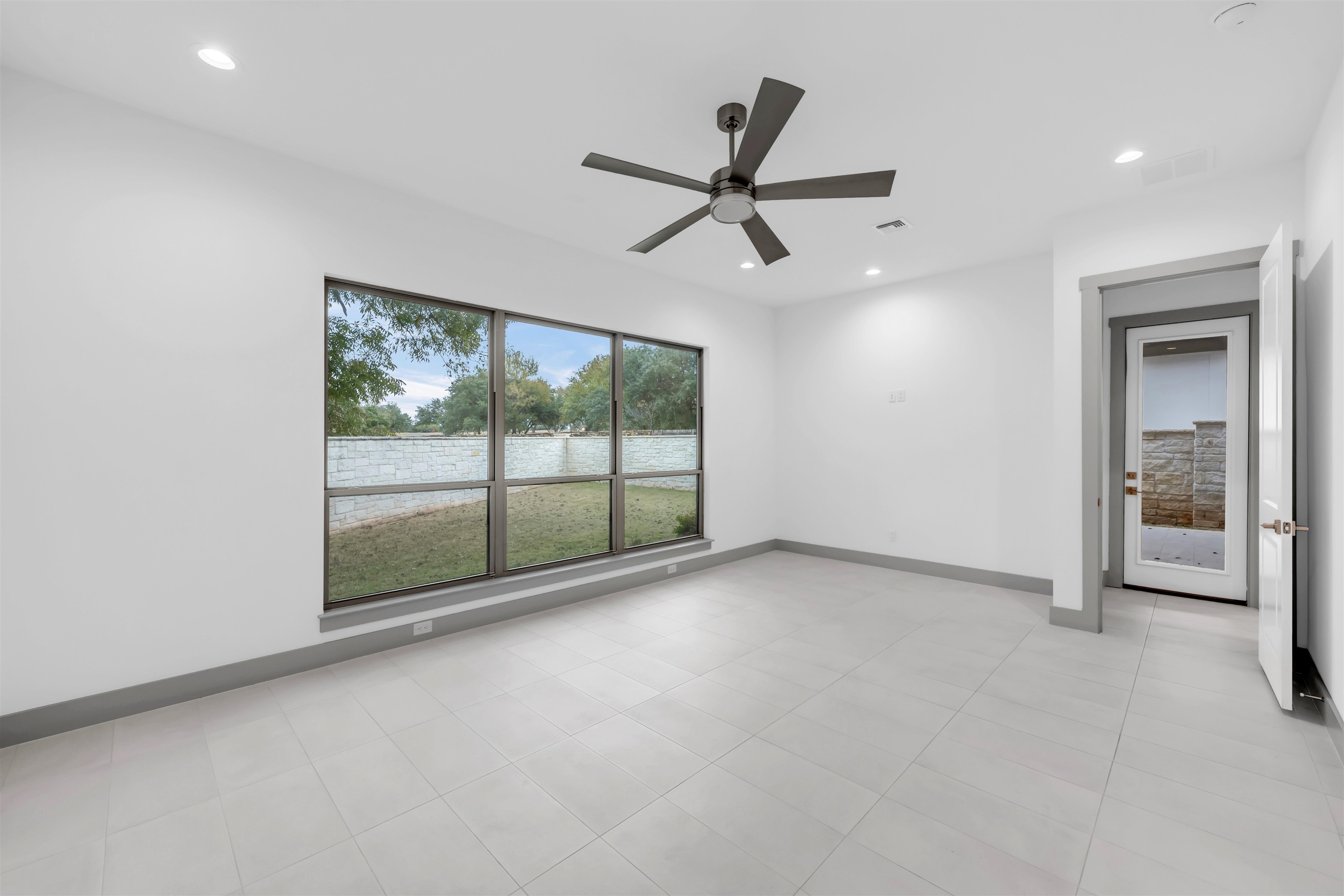 3072x2048