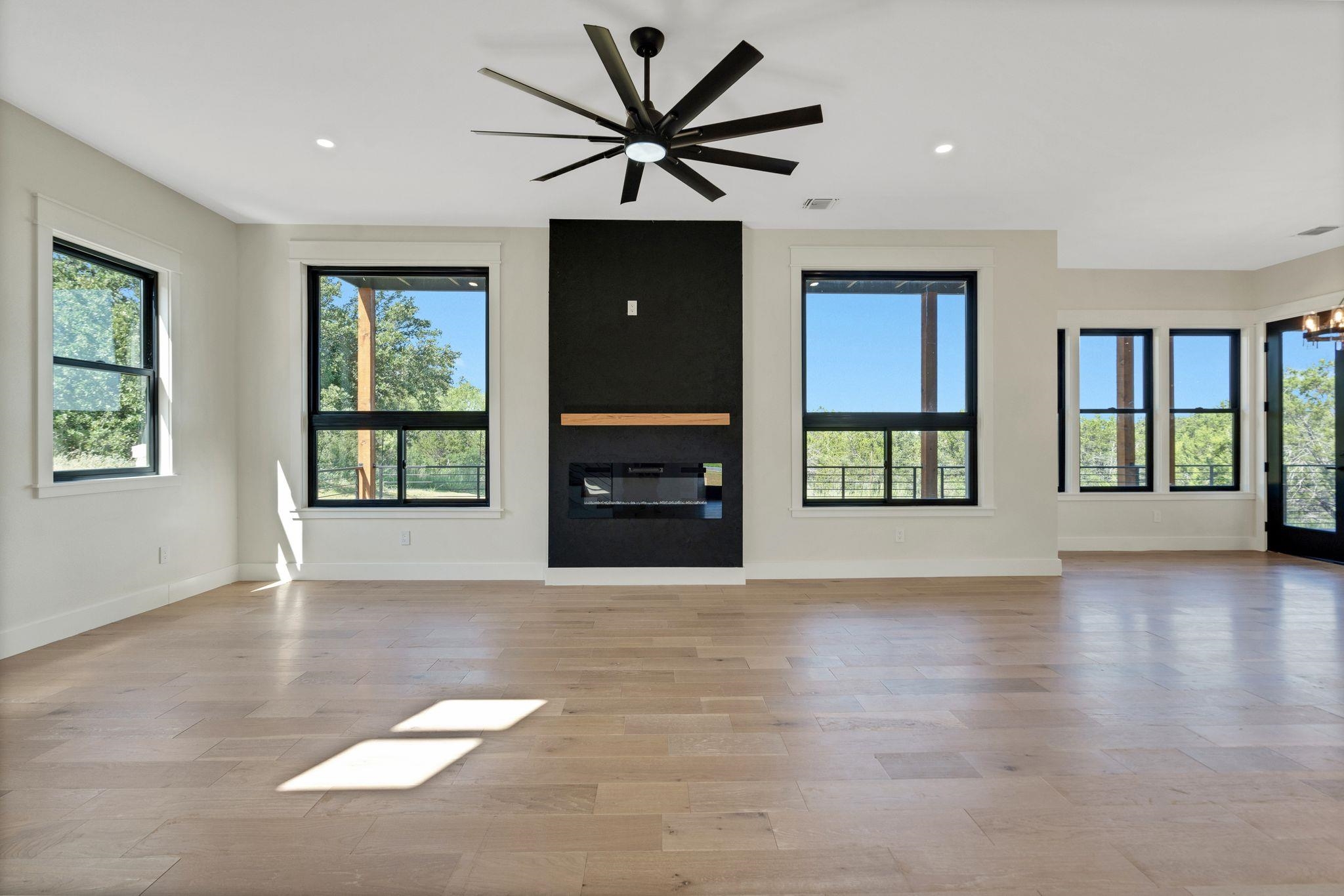 2048x1366