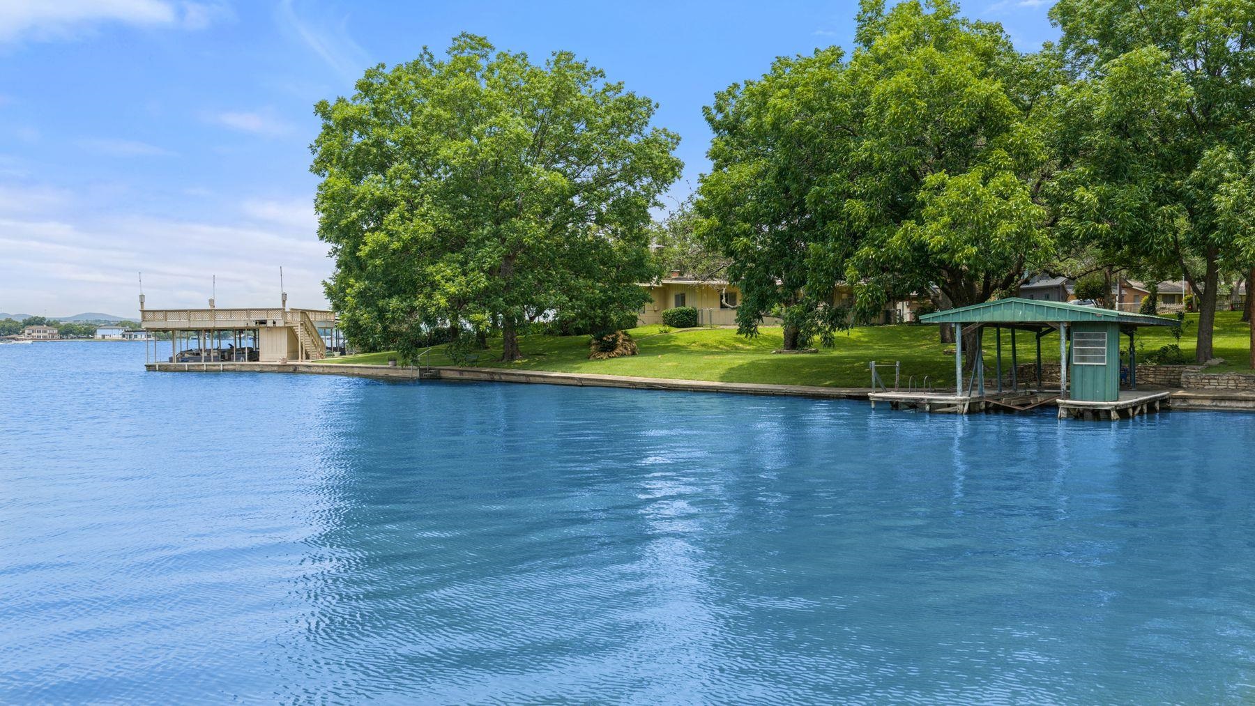 1800x1013