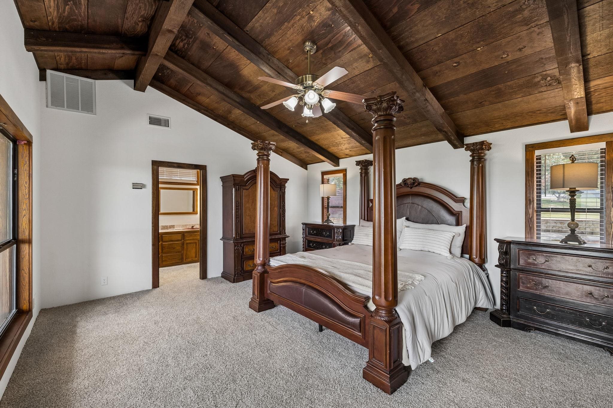 2048x1365